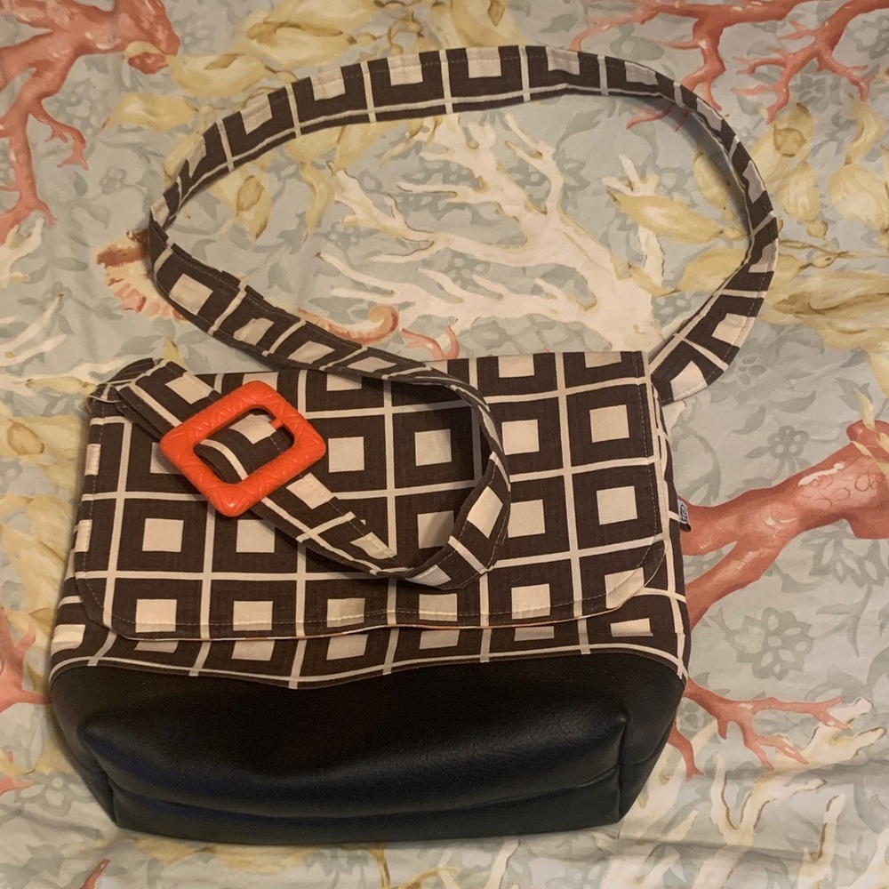 Stylish roomy Brown and cream and Checkered Women's Bag with black bottom